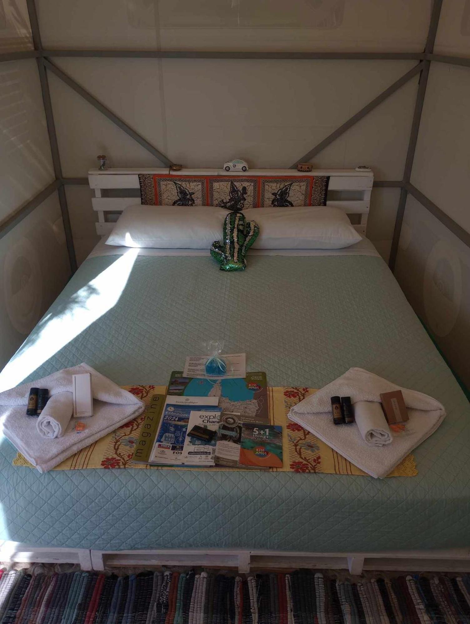 Cornelia Hippie Magic Bus Villa Kíssamos Exteriör bild